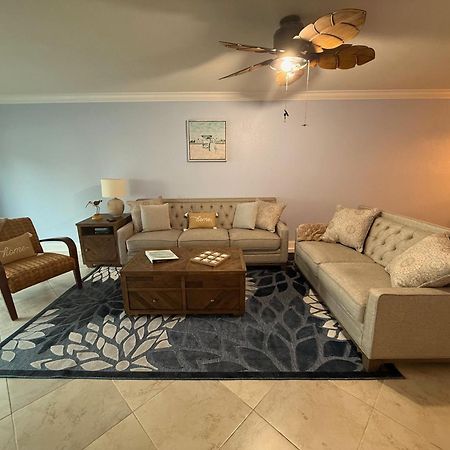 Treasure Island Beach, Fl Waterfront Condo Located Steps Away From The Intracoastal Waterway St. Pete Beach Ngoại thất bức ảnh