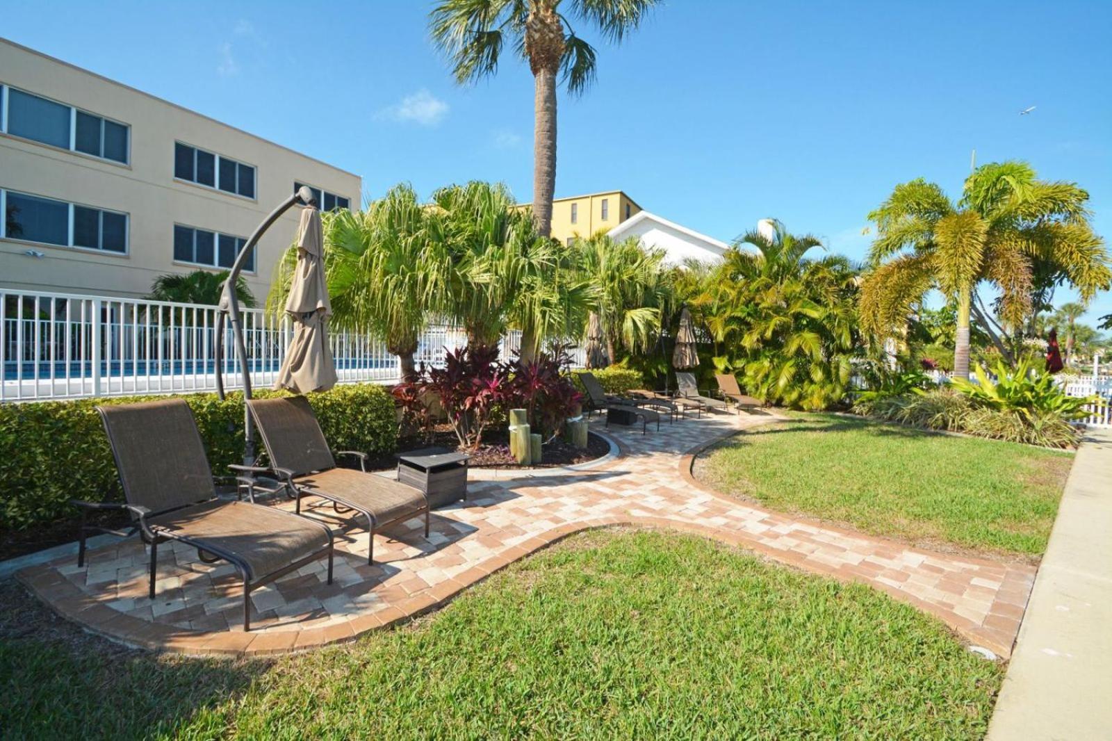 Treasure Island Beach, Fl Waterfront Condo Located Steps Away From The Intracoastal Waterway St. Pete Beach Ngoại thất bức ảnh