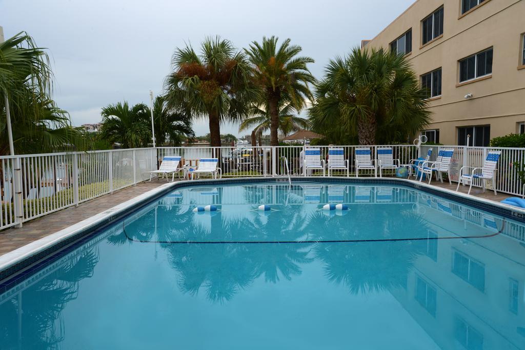 Treasure Island Beach, Fl Waterfront Condo Located Steps Away From The Intracoastal Waterway St. Pete Beach Ngoại thất bức ảnh