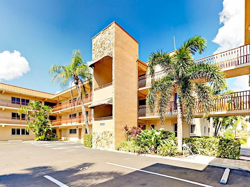 Treasure Island Beach, Fl Waterfront Condo Located Steps Away From The Intracoastal Waterway St. Pete Beach Ngoại thất bức ảnh